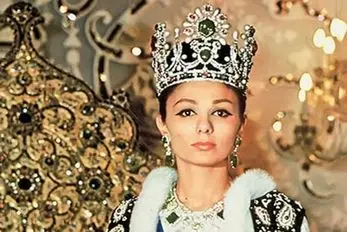 سفر به ایام قدیم سال 1357؛ غواصی فرح دیبا در سواحل کیش با لباس غواصی