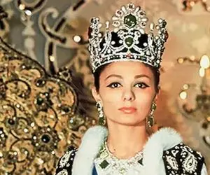 سفر به ایام قدیم سال 1357؛ غواصی فرح دیبا در سواحل کیش با لباس غواصی