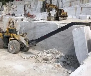ماشین های پرشگفت؛ لودرهای غول پیکر در معدن سنگ هایی به اندازه کوه حمل می کنند