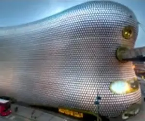 معماری خلاقانه / ادغام حکایت با واقعیت با برجی مثل کشتی نوح که در خشکی پهلو گرفت