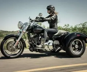 دنیای خودروسازی/ موتورسیکلت سه چرخ؛ شاهکار بشریت که تجمل و مدگرایی رو ادغام کرده