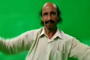 آواز شاد شاد؛ رقص بندری آقای مو افشون که با دیدنش یجور بیزار میشی سر به بیابون میزاری