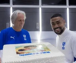 (عکس) بازیکنان الهلال قبل از بازی با استقلال جشن گرفتند!