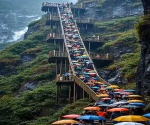 معماری طبیعت؛ آبشار فوران کرد زد پل رو با آدمای روش ترکوند