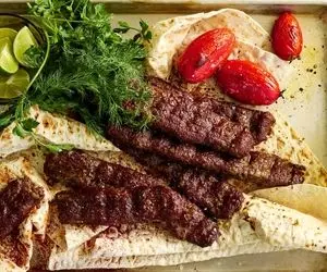 آشپزی حرفه ای؛ حوصله آتیش و منقل نداری رو گاز کباب کوبیده بپز هیولا خوشمزه میشه