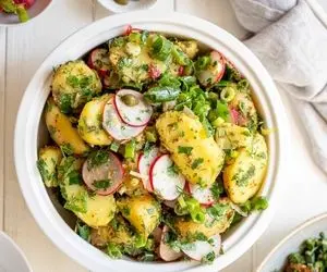 طرز تهیه سالاد سیب زمینی؛ بیا ببین سالاد آلمانی چه می‌کنه با دل ها خوشمزه لعنتی 