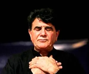 آواز پر طمطراق؛ استاد شجریان بزرگ با چه اشک و سوزی آهنگ رفتی تو به این زودی رو میخونه