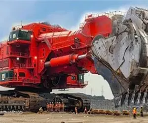 ابزارآلات غول پیکر؛ اپراتور بیل مکانیکی چنگک نصبید دیدنش خودش یه شوکه مهندسیه