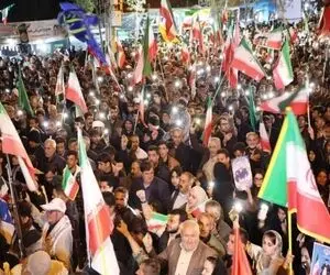 آواز حماسی؛ جمعیت جوری تو خیابون بزن که خوب میزنی خوندن خون تو رگای آدم میجوشه از شور