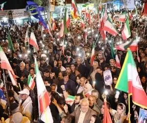 آواز حماسی؛ جمعیت جوری تو خیابون بزن که خوب میزنی خوندن خون تو رگای آدم میجوشه از شور