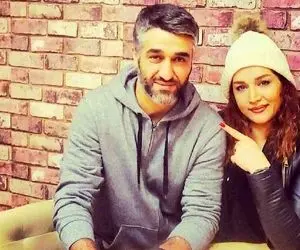 (عکس) بیلبورد پژمان جمشیدی و خواهرش در کانادا خبرساز شد!