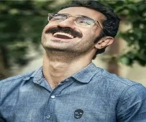 سکانس خندان؛ ایمان صفا از لگد بهاره افشاری که تبدیل به خشونت شد میگه میپوکن از خنده