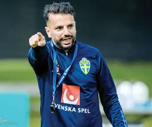 گزینه ای جذاب برای هدایت استقلال؛ سرمربی ایرانی سابق بارنزلی انگلستان!