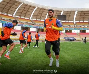 ستاره استقلالی سپاهان نیمکت نشین شد