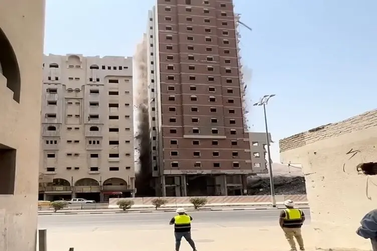 همه منتظر ریزش ساختمان بودند ولی از بعد آن خبر نداشتند