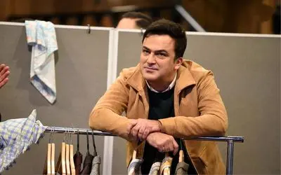 سکانس خندان/حامد آهنگی با صدای مرغ زائو مهمونارو سرگرم میکنه/قشنگ انگار خودشه