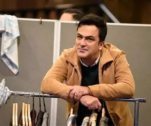 سکانس خندان/حامد آهنگی با صدای مرغ زائو مهمونارو سرگرم میکنه/قشنگ انگار خودشه