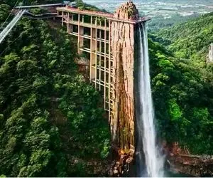 زیباترین مکان‌های روی زمین؛ وقتی با آسانسور رفتی تو ابرا آبشار رو میبنی  