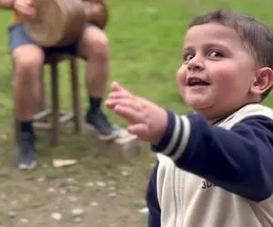 آواز شاد؛ نیم وجبی آهنگ زینو زینو زینو امید جهان رو با رقص بندری خوند فقط گفت دستا