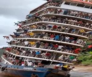 جا به جایی جانکاه؛ هندیا عین فیلم کشتی هنو غرق نشده راجو بازیشون گرف خودشونو پرت کردن