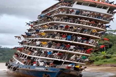 جا به جایی جانکاه؛ هندیا عین فیلم کشتی هنو غرق نشده راجو بازیشون گرف خودشونو پرت کردن