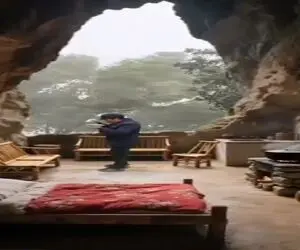 معماری خلاقانه؛ خونه ساختن تو غار بیرون طوفانه داره درختو از جا میکنه این ریلکسه