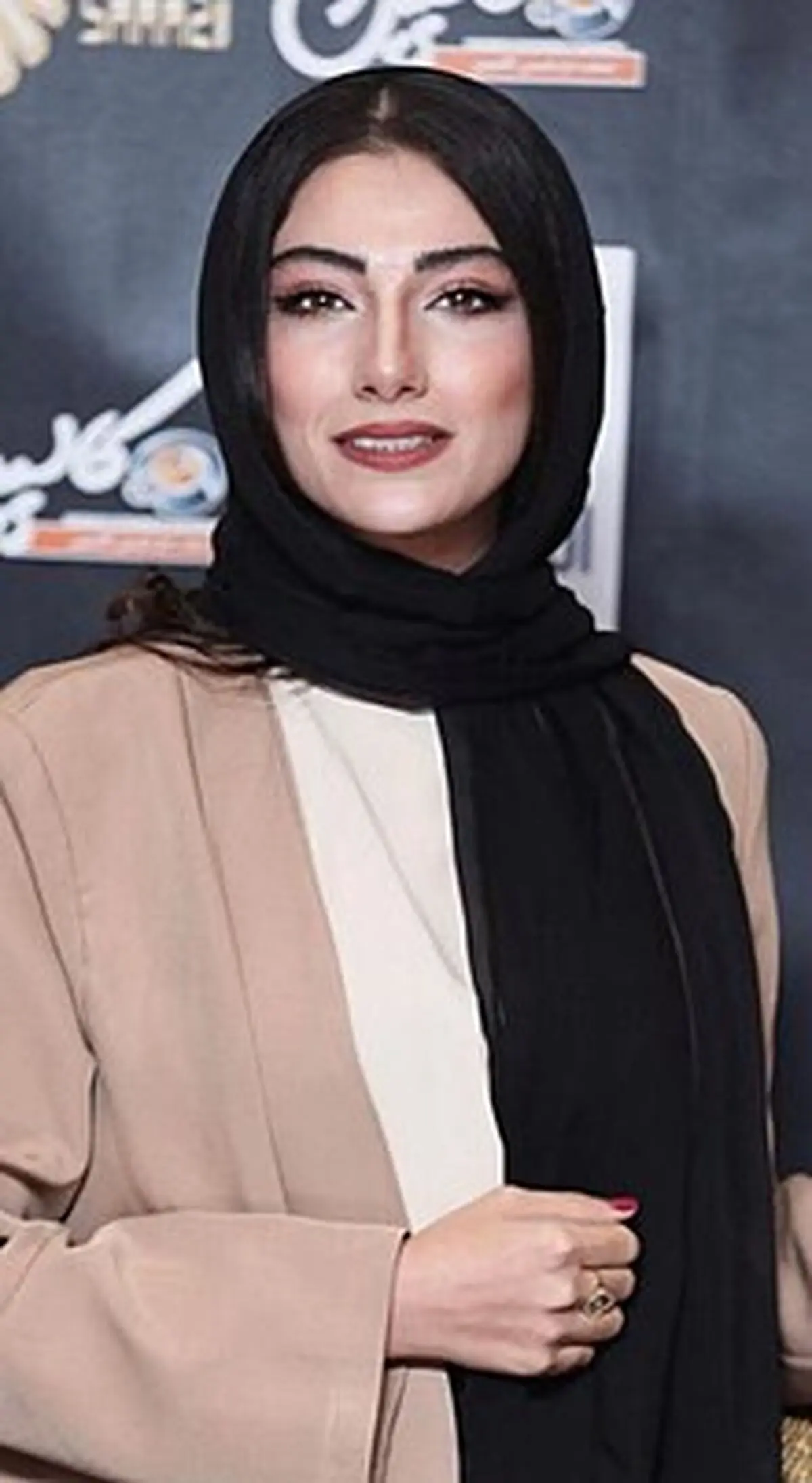 محیا دهقانی