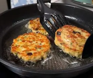 آموزش آشپزی؛ 3 تا تخم مرغ و 3 تا سیب زمینی میشه این کوکوی خوشمزه