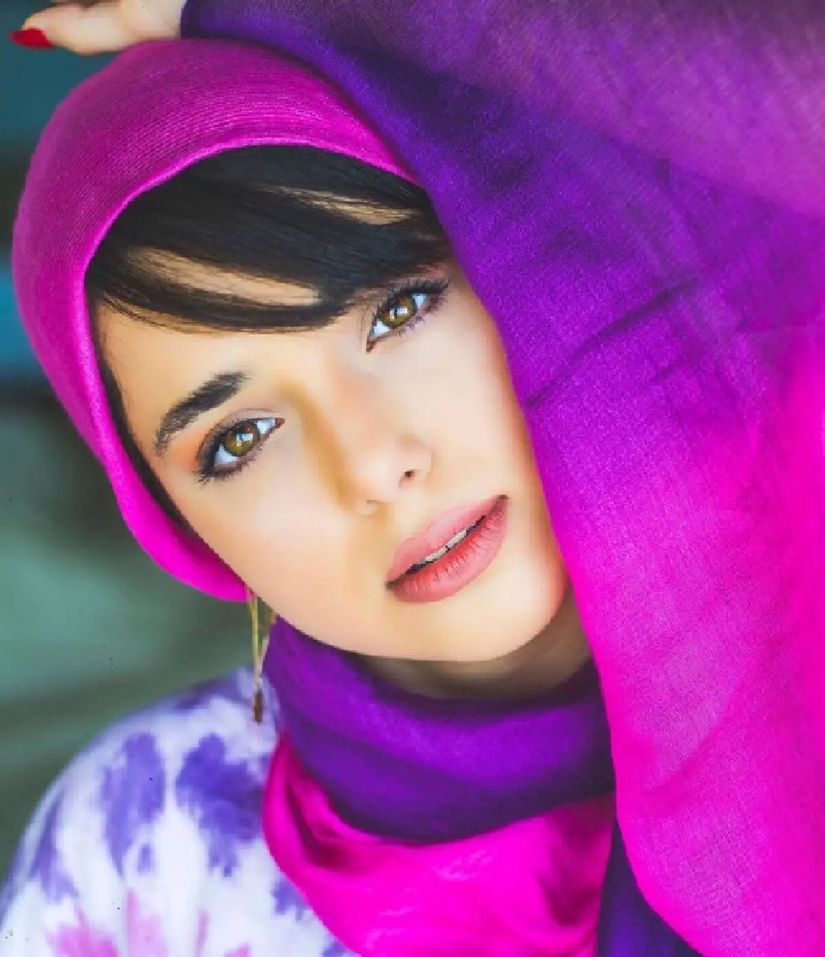 سارا مقربی بازیگر نقش نهال سریال بوتیمار