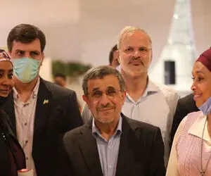 حواشی ادامه دار سفر احمدی نژاد به دبی؛ او فایزر زده است؟!