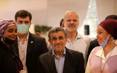 حواشی ادامه دار سفر احمدی نژاد به دبی؛ او فایزر زده است؟!