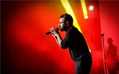 آواز احساسی/ این کنسرت این روزها ترکونده/ مردم همه پا شدن و با این موزیک فریاد میزنند