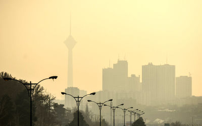 فوری؛ جلسه کمیته اضطرار آلودگی هوا؛ تهران سه‌شنبه تعطیل می‌شود؟
