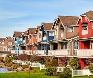 تظاهر به برهنگی برای خرید خانه ارزان در تورنتو کانادا!