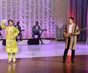 آواز جگر سوز؛ پسر ازبکستانی با آرام آرام نشستی در کنارم روح همه رو صیقل داد