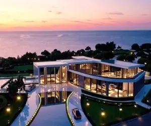 معماری خلاقانه؛ لب ساحل ویلا اعیونی 5000متری ساخته همه چیزش هوشمند با قایق میرن اتاق