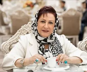 مریم امیر جلالی در کنسرت علی زند وکیلی با استایلی متفاوت و روسری که عجیب بسته شده!