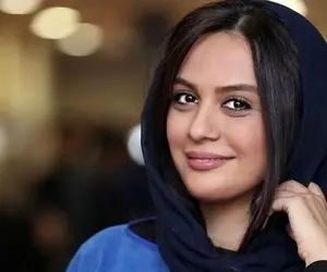 عکس انتقادی مارال فرجاد با جمجمه مردگان 