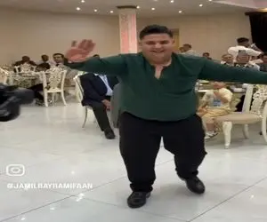 آواز محلی؛ پسر با رقصش چنان شوری داد که یهو کل تالار پاشدن پول ریختن سرش خواننده هنگه