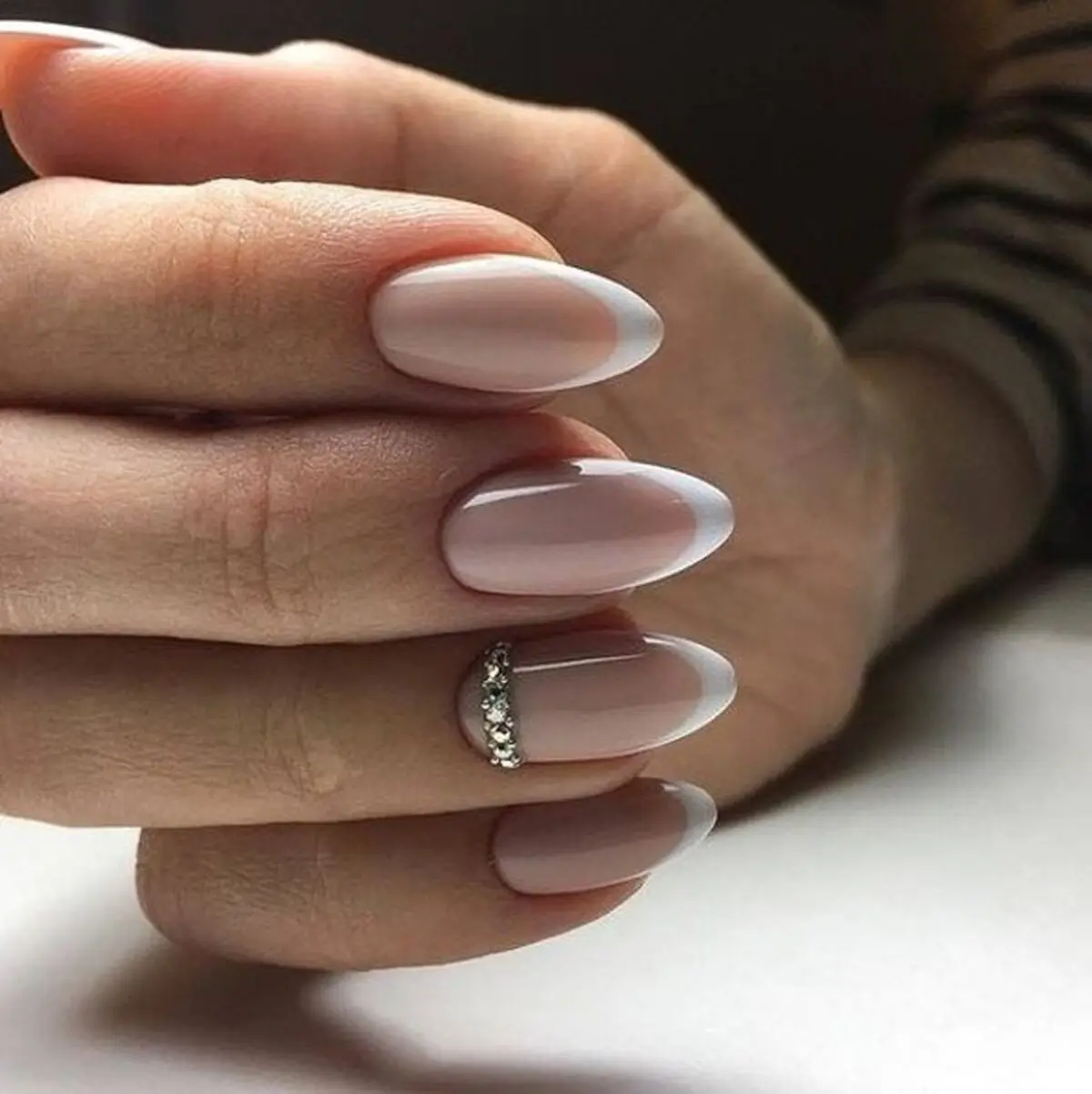 white-french-bridal-nail-model-15