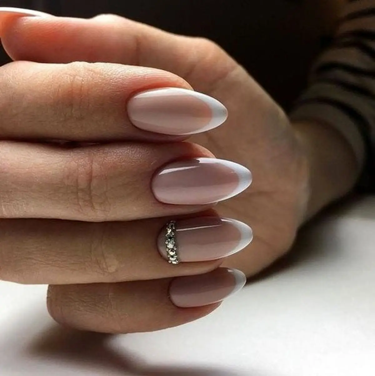 white-french-bridal-nail-model-15