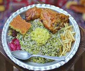 طرز تهیه باقالی پلو با مرغ خوشمزه و مجلسی با یه سس باحال و خاص