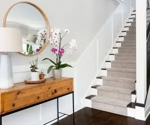 چیدانه خیلی قشنگ؛ میز کنسول از واجبات دکوراسیون واسه چیدمانش اینجا کلی ایده هست