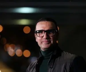 گردش محمدرضا فروتن در باغ بهاری