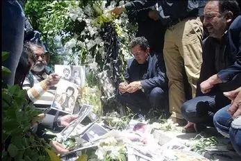 سفر به ایام قدیم ندیم؛ مراسم خاکسپاری مغموم ایرج قادری