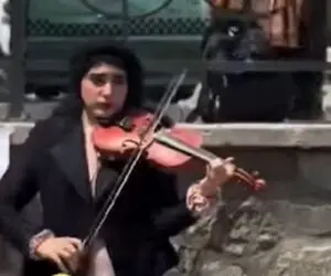 آواز اصیل؛ نوازندگی دخترک کبریت فروش تو تجریش که پسرک بلوچ رو به رقص آورد