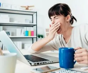 پشت میز کار خود خواب آلود می شوید؟ راه حل را ما به شما می گوییم!