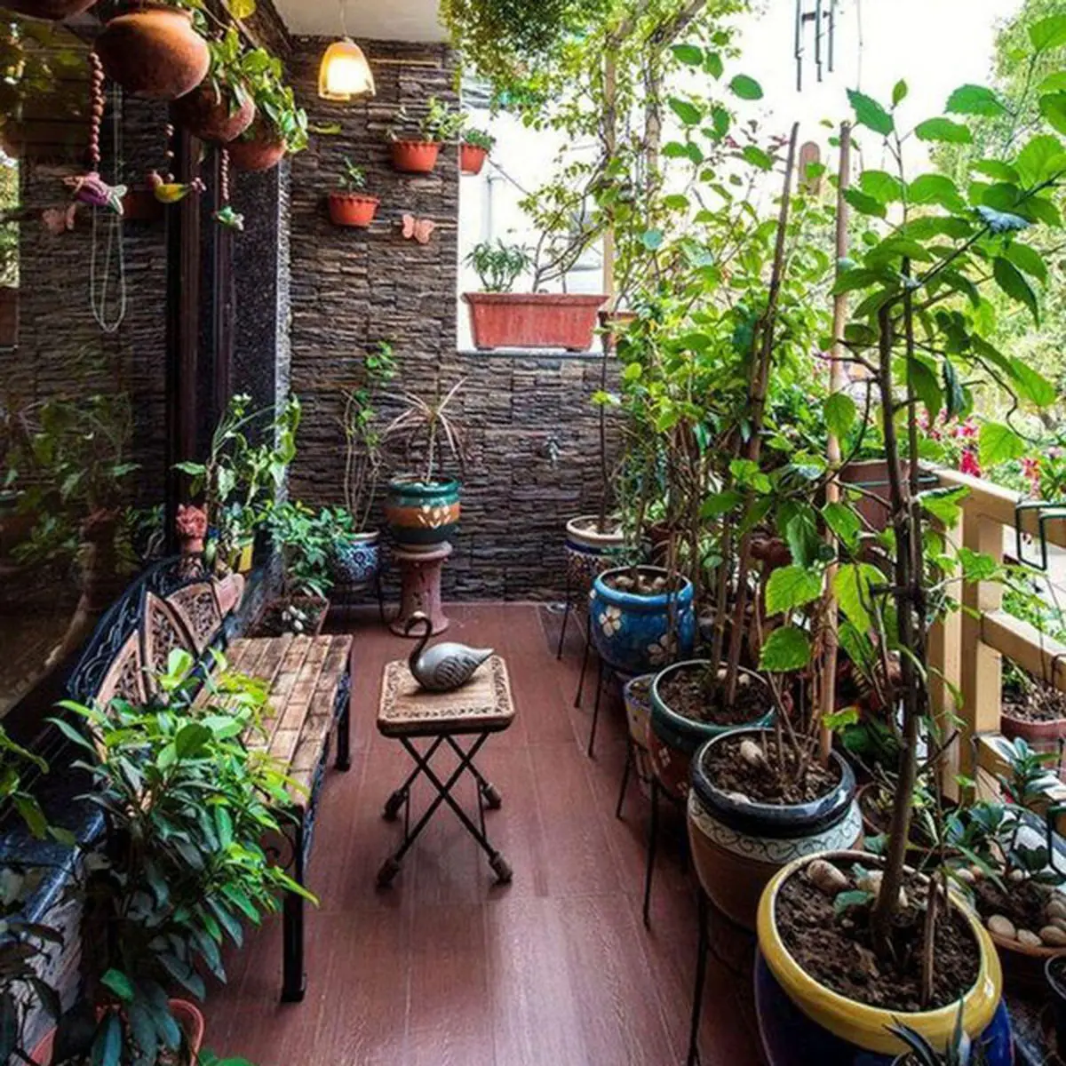 گیاهانی آپارتمانی که تو سرما هم دوام میارن؛ ایده هایی برای یه تراس سبز تو زمستون سرد