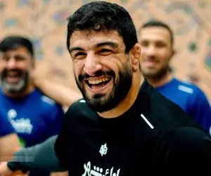 علیرضا دبیر و آتش زدن پول!