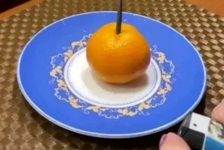 عجیب ولی واقعی؛ اگه فشفشه رو داخل پرتقال بذاری و روشن کنی یه چراغ خواب داری